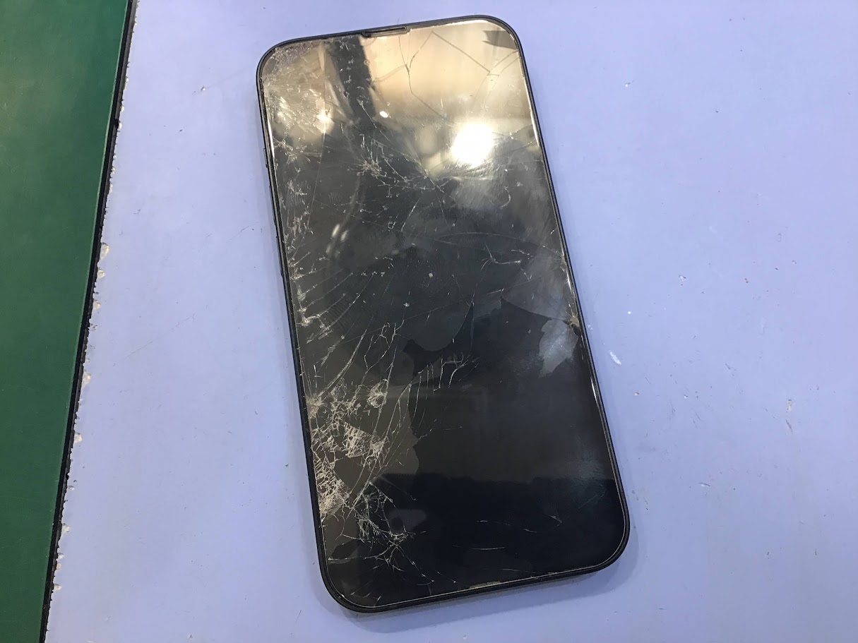 iPhone13ならデータそのまま修理可能なスマホ修理工房セレオ甲府店へ！